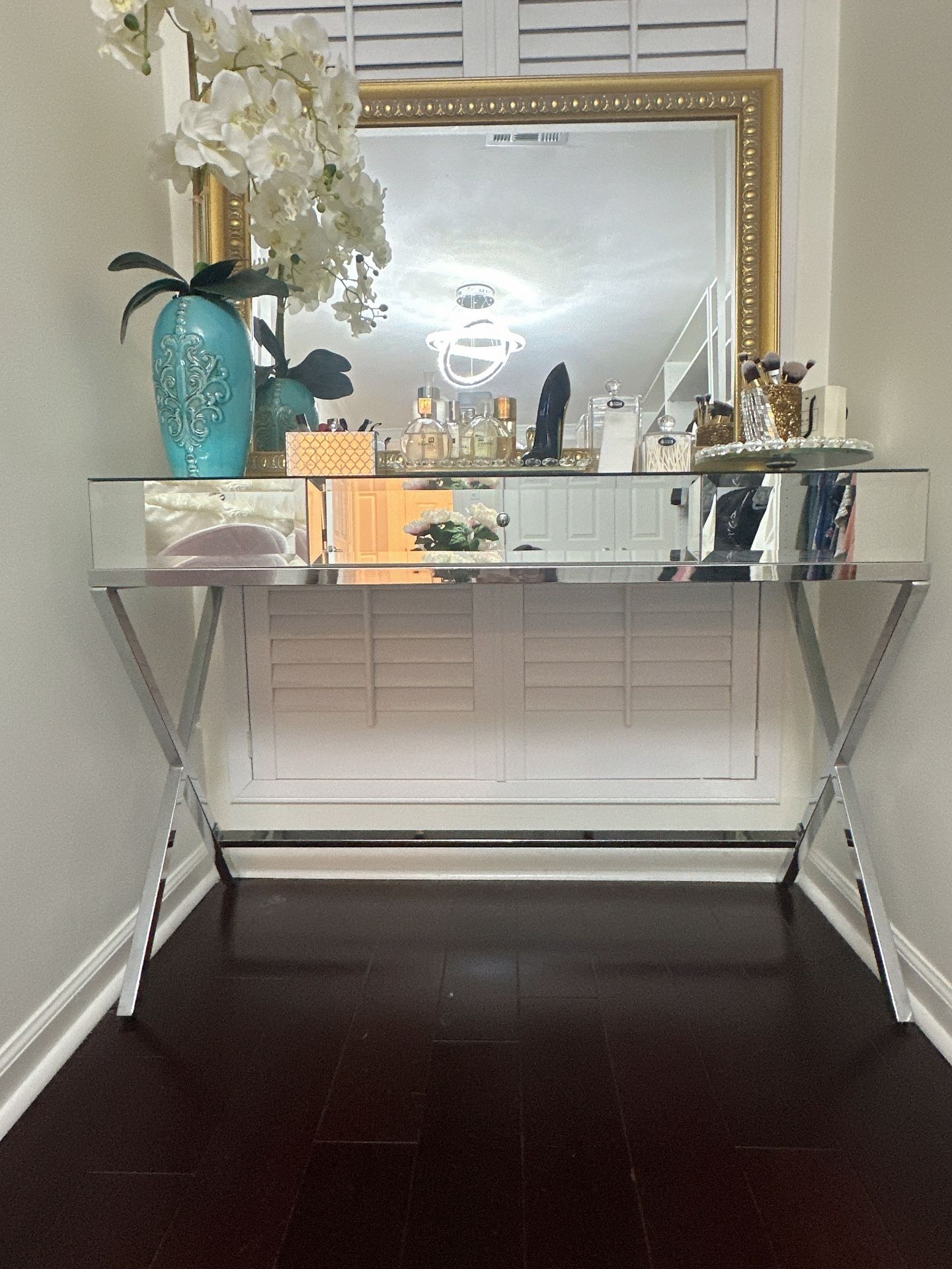 Mirrored Vanity Makeup Desk - In Excellent Conditions 