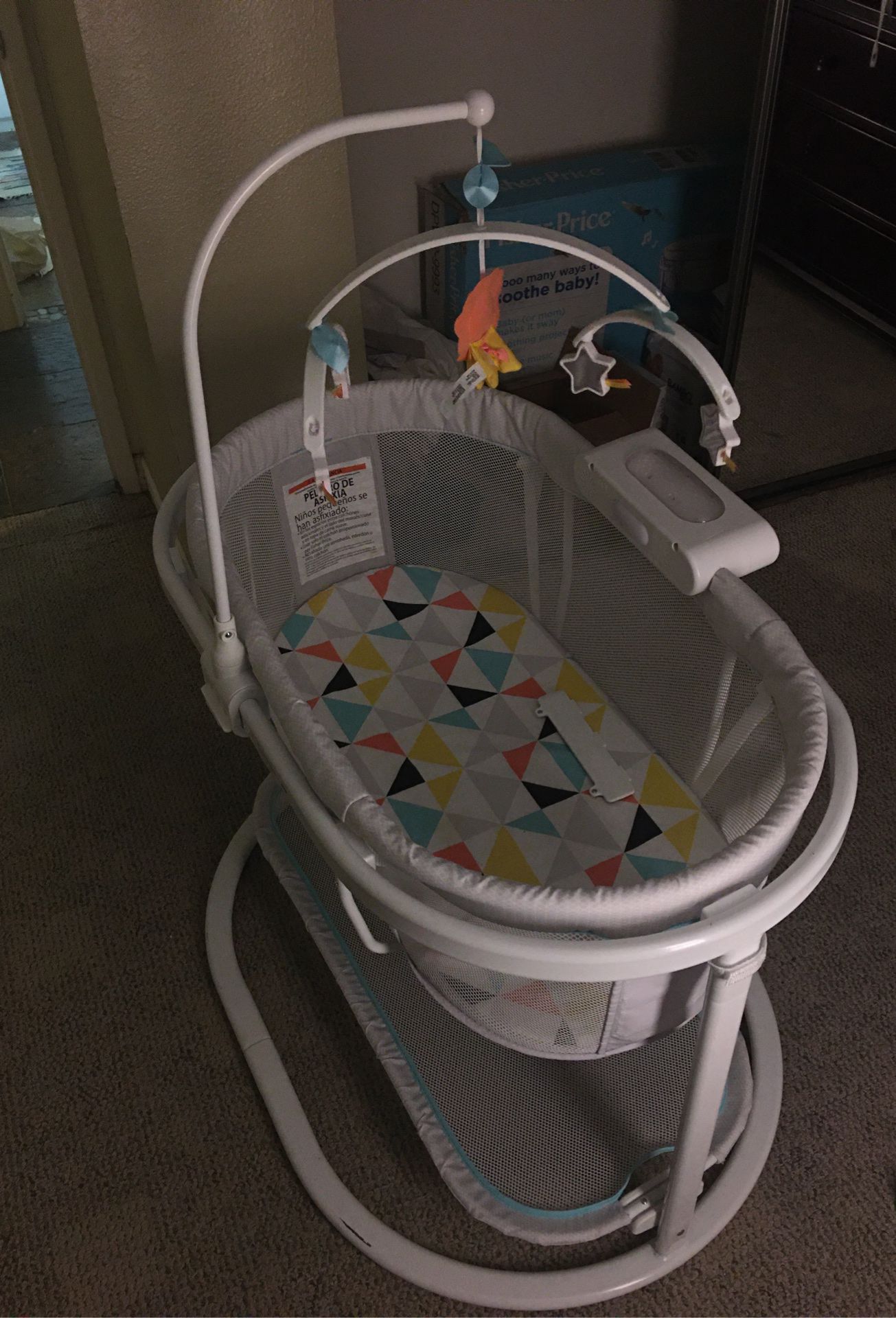 Bassinet - Fisher Price Soothing Motions