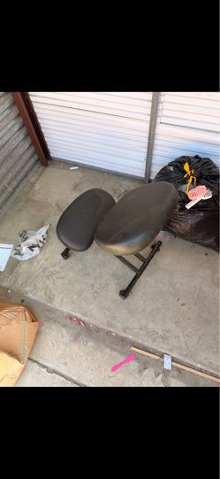 Knee chair