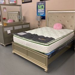 Queen Bedroom Set $899