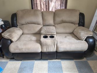 Dual Recliner With Cup Holders