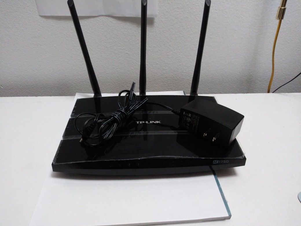 TP LINK AC1750 wireless Router. Turns on fine.