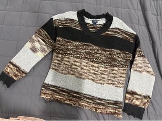 Women’s Daytrip distressed v-neck sweater from the buckle sz medium
