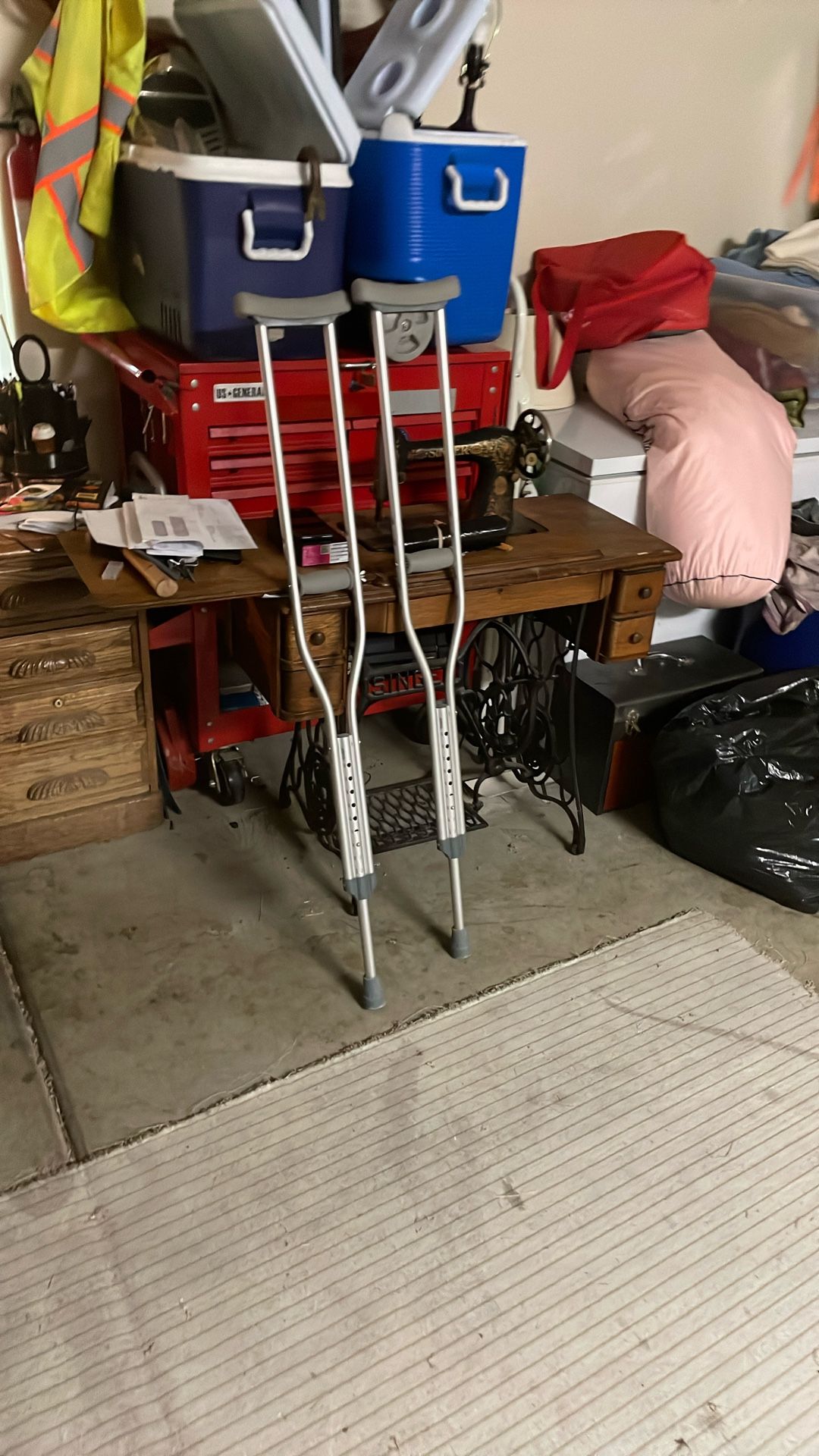 Brand New Crutches Never Use 28$