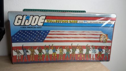 Vintage GI JOE lot (30) figures + case