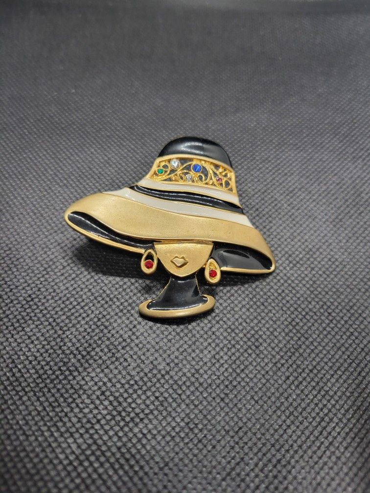 Lady With Big Hat Brooch