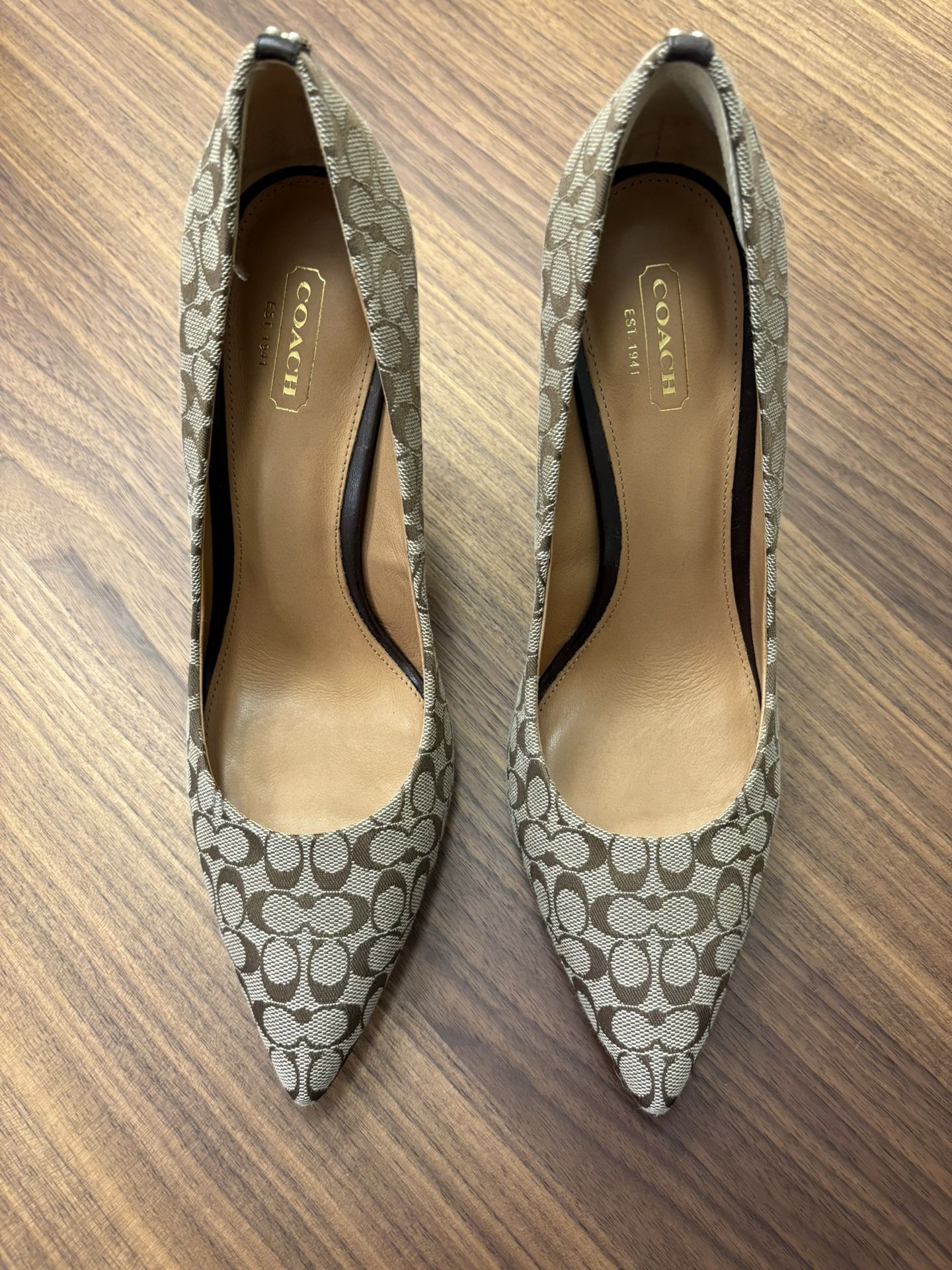 Coach Pumps