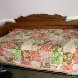 Expensive Beautiful Wood Trundle Bed No Stains At All