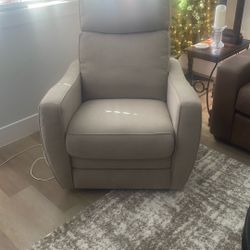 New Recliner Has Usp Port 