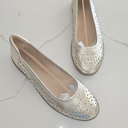 Naturalizer Flats Size 11