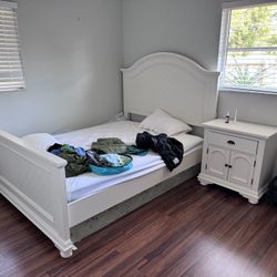 Queen Bedroom Set