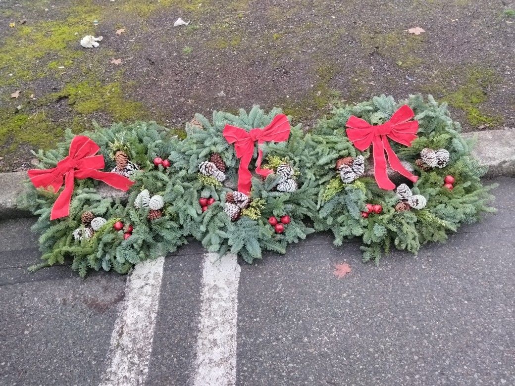 3 Fresh Mixed Christmas Wreath With Decorations 