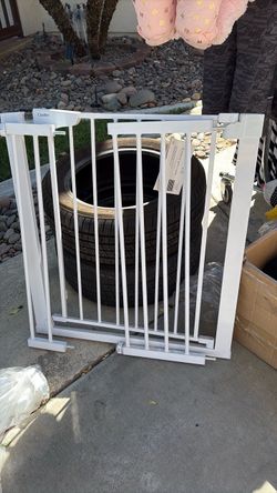 Brand new baby gate $20 OBO