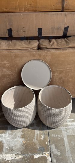 2 (two) storage bins with 1 lid