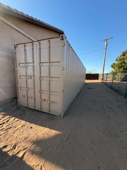 Storage shipping containers, local yard located In Hesperia