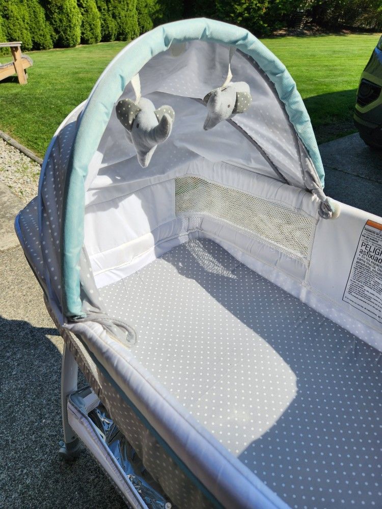 Bassinet/Changing Table