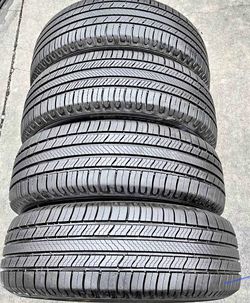 225/60/18 Vendo Un Set De Llantas Marca Michelin Con Un 80% De Vida Las 4