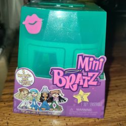 Mini Bratz Series 3 * Two mini figures! New, sealed! 