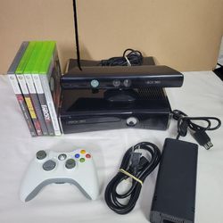 Microsoft Xbox 360 S Slim 250 GB Black Console Bundle Controller