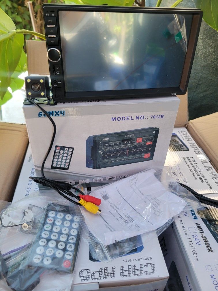 car stereo with screen and camera