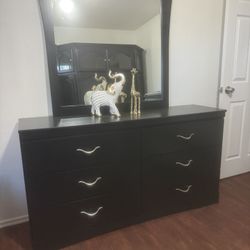 Dresser 59-1/2” Long 15-1/2” Wide And 32” High  With Mirror In Good Condition 