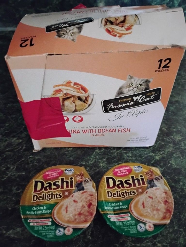 Fussie Cat Wet Food 12 Pouches In Box And Two Dashi Delights Wet Food