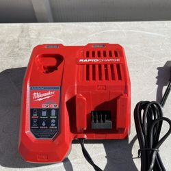 Milwaukee M12 and M18 12-Volt/18-Volt Lithium-Ion Multi-Voltage Rapid Battery Charger