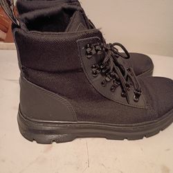 Like New Size 7.5 Doc Martens 