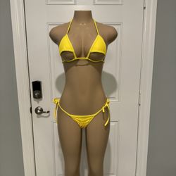 Rosa v Bikini 
