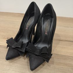 Black Bow Pointed-Toe Pumps - Women's