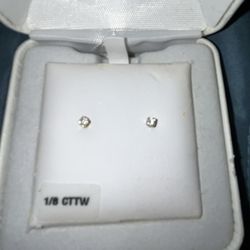 Gold/diamond earrings 