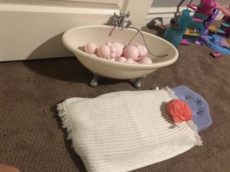 American girl Doll bath tub and bed
