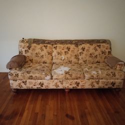 Free Couch 