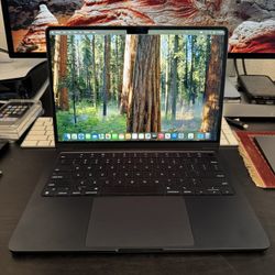 13” MacBook Air M2 Chip 8GB Ram 256SSD! Like new!