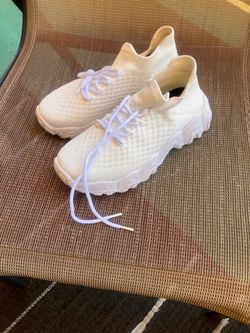 Women’s Tennis Shoes Size 5.5