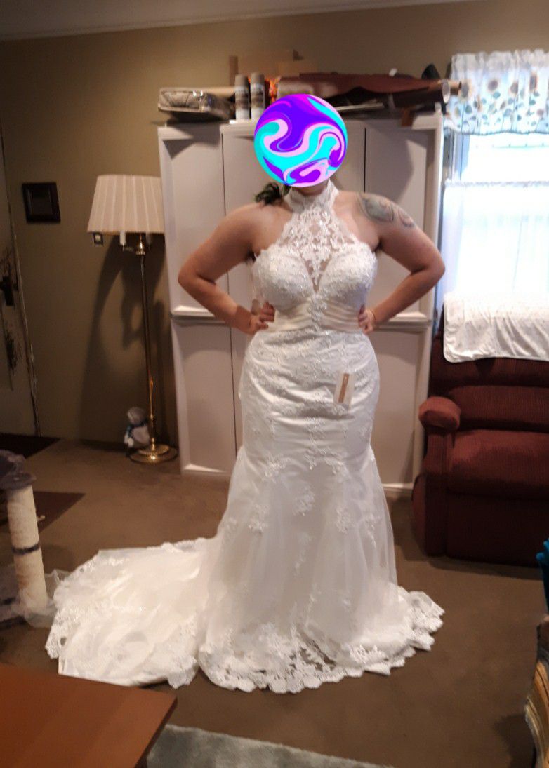 Halter Chantilly Lace Mermaid Wedding Dress Size 12