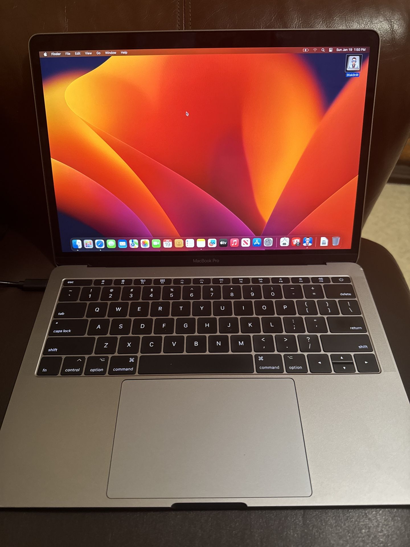 MacBook Pro (13-inch, 2017, Two Thunderbolt 3 ports)
