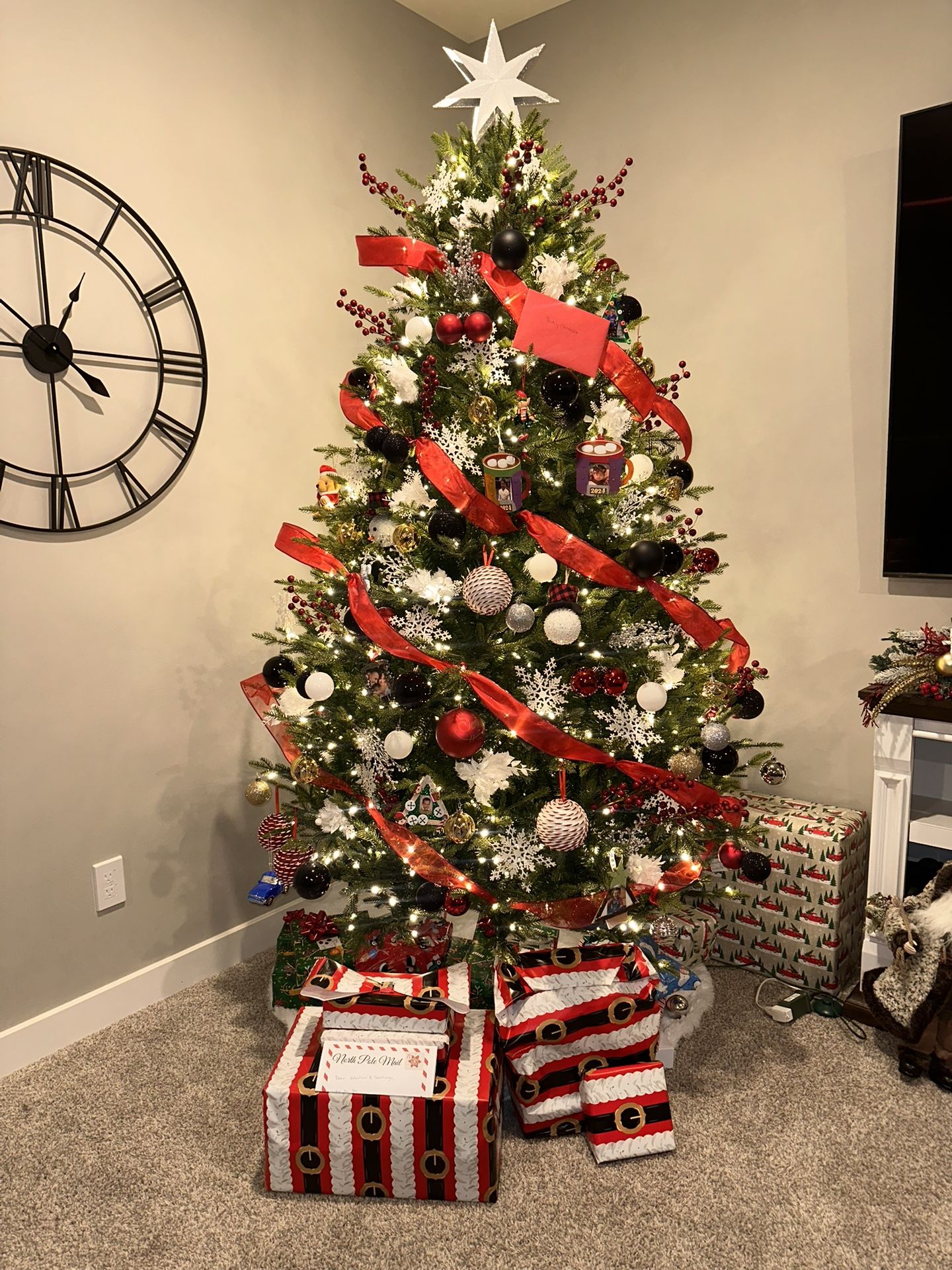 7.5 feet Pre-Lit Christmas Tree