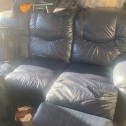 Lazy boy Leathersectionsltwo Total 5 Person Seats 5 Recline  Great Condition Cost Me 2000