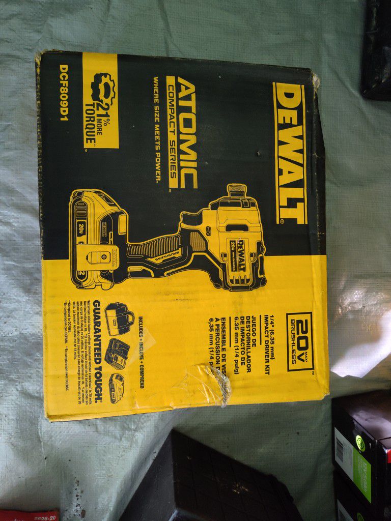 DeWalt 1/4" Impact Driver Kit Atomic Compact (W/Battery& Charger)