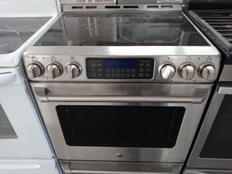 GE stainless steel glasstop slide-in range - Free delivery