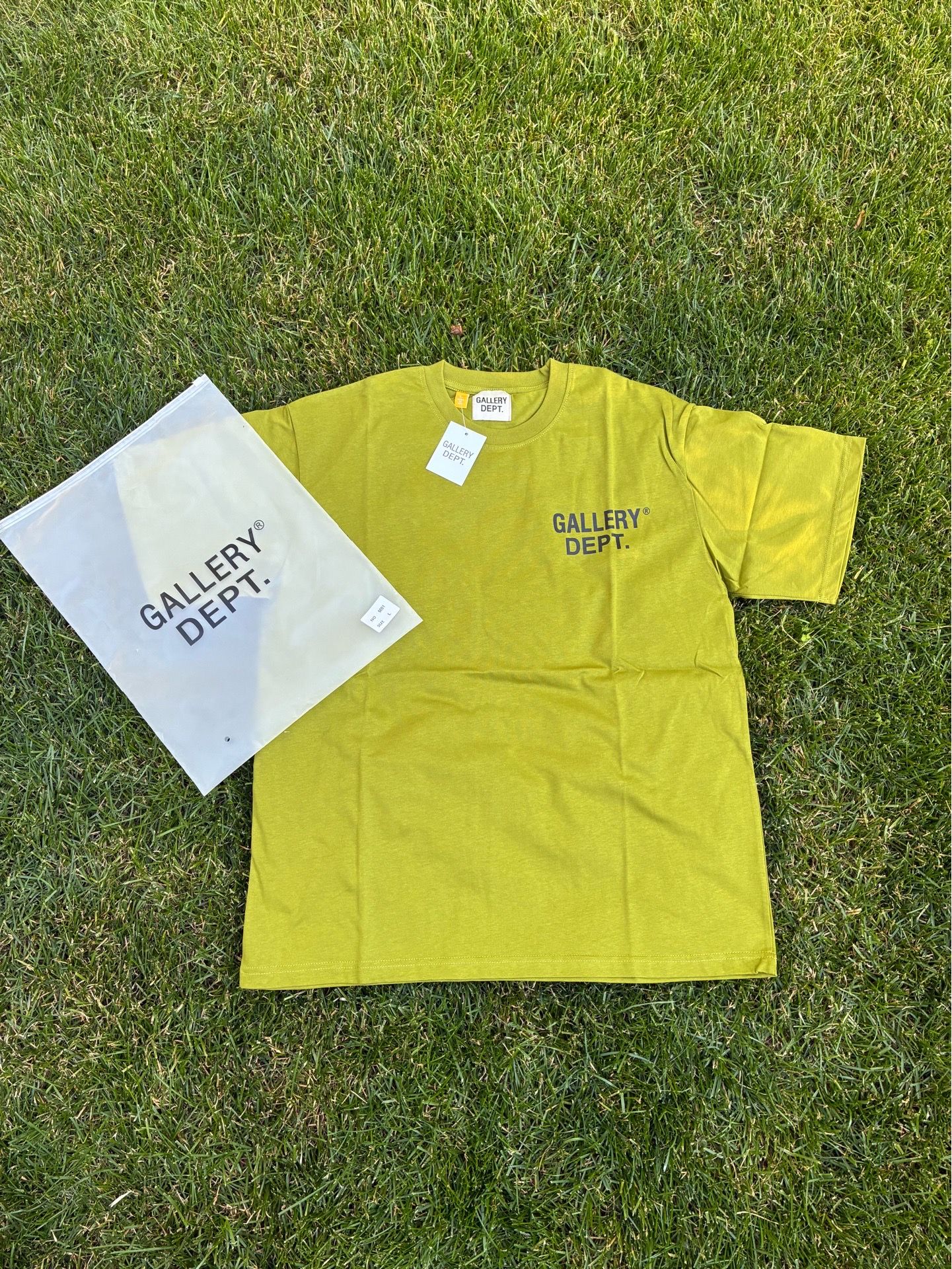 Gallery dept. T shirt dark green