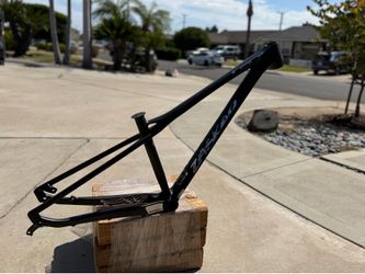 2016 GT Zaskar 25th Anniversary Limited Edition carbon hardtail frame in size X-Small.