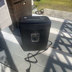 Pen plus gear paper shredder