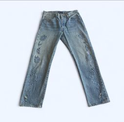 Levi’s Made & Crafted 501 Crop Cut-Out Floral Jeans 🌸

Stunning and rare Levi’s Made & Crafted 501 Cropped Jeans in a light vintage wash! Feature int