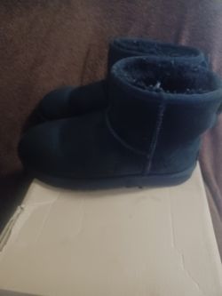 Ugg w classic mini II black size 6