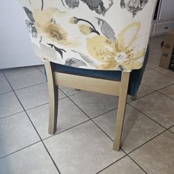 Accent Chair 