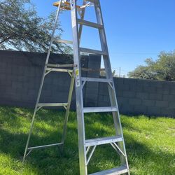 Werner 8 Ft Tall Aluminio. Ladder 
