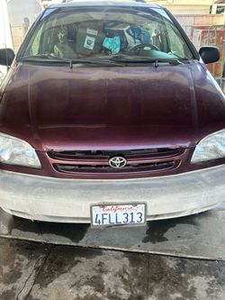 Toyota sienna 1999, 6 cilindros , titulo limpio ami nombre por 10 años esta viejita pero todavia prende y corre bien