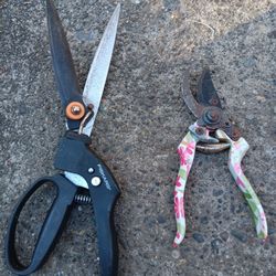 2 Garden Scissors  Fiskars